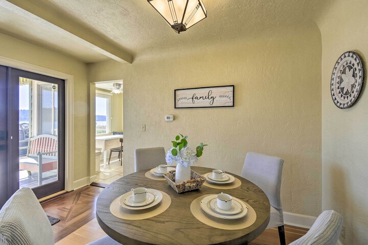 Direct Beach Access: Getaway on Port Orchard!