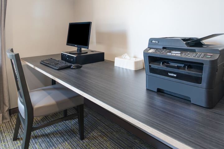 Holiday Inn Express Hotel & Suites Burlington by IHG