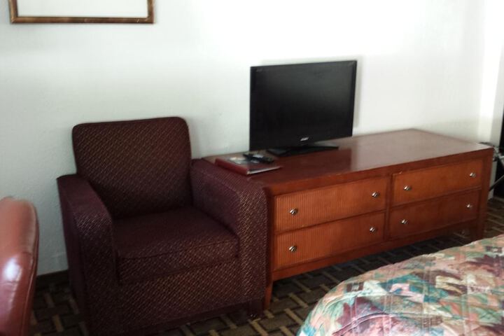 Room 8 of 26