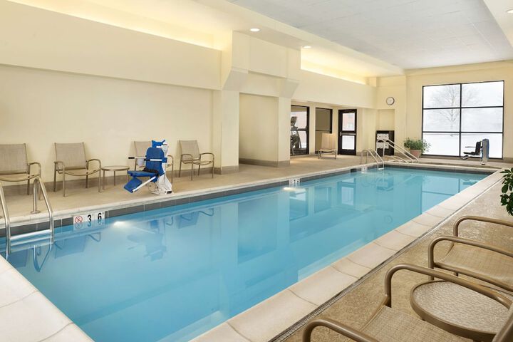 DoubleTree by Hilton Milwaukee - Brookfield
