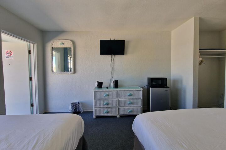 Room 12 of 28