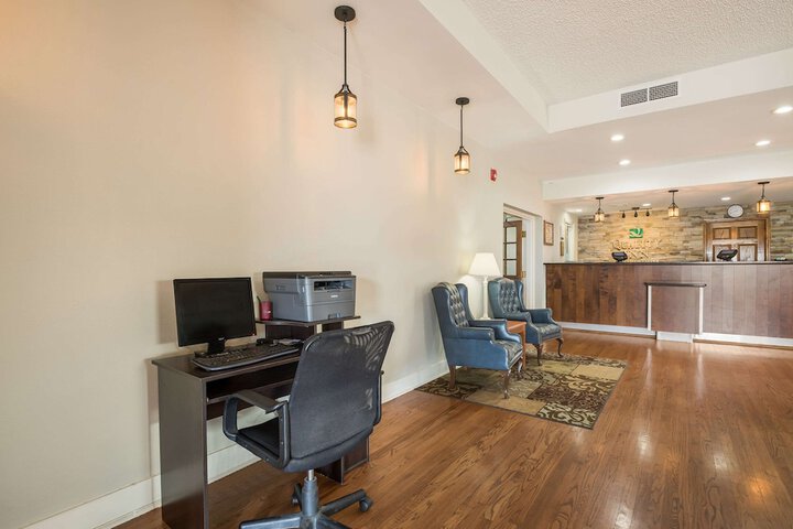 Business Center 64 of 65