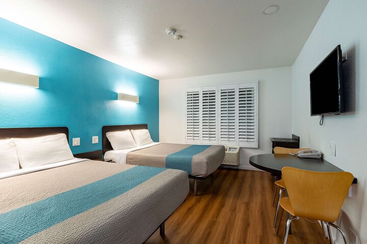 Room 16 of 37
