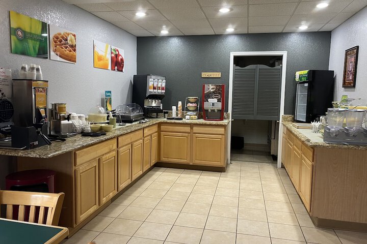 Quality Inn Mauston I-90