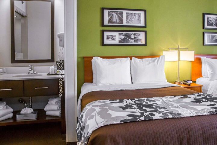 Room 28 of 48