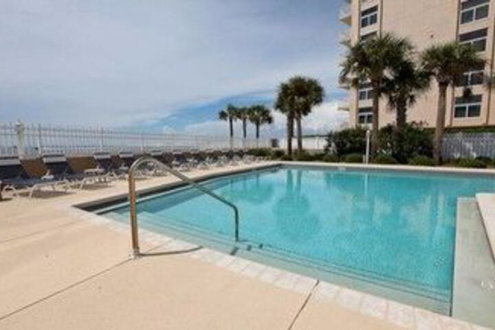 Waterview Towers Yacht Club by Holiday Isle