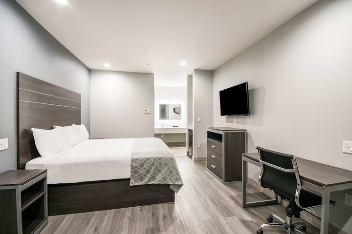 Room 11 of 28