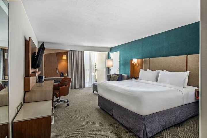 Holiday Inn Oxnard – Ventura by IHG