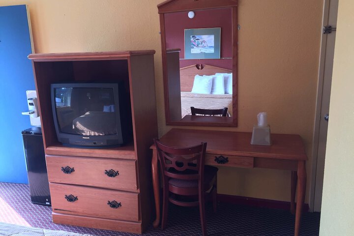 Room 7 of 9