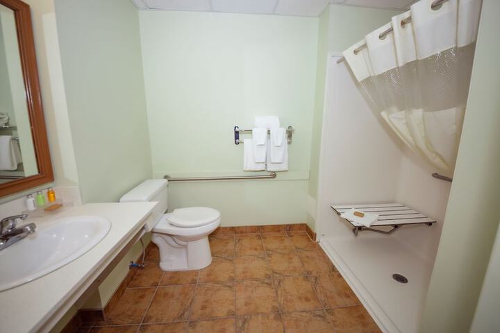 Room 32 of 39