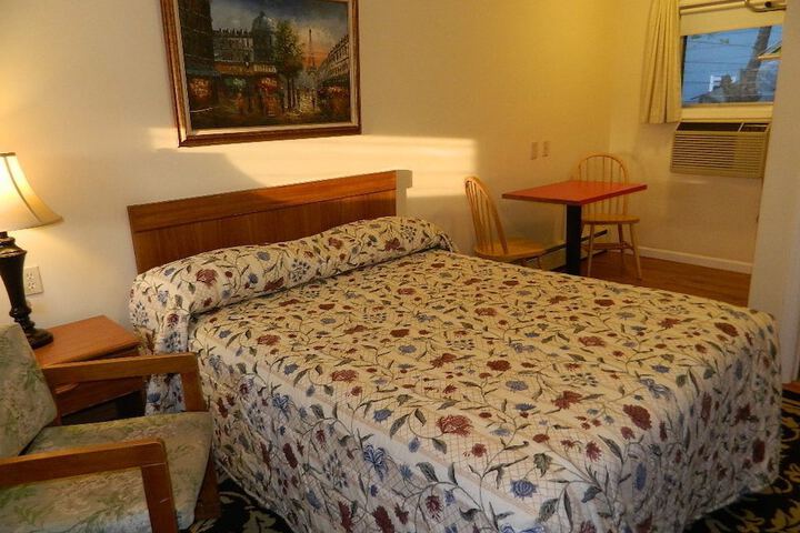 Room 4 of 20