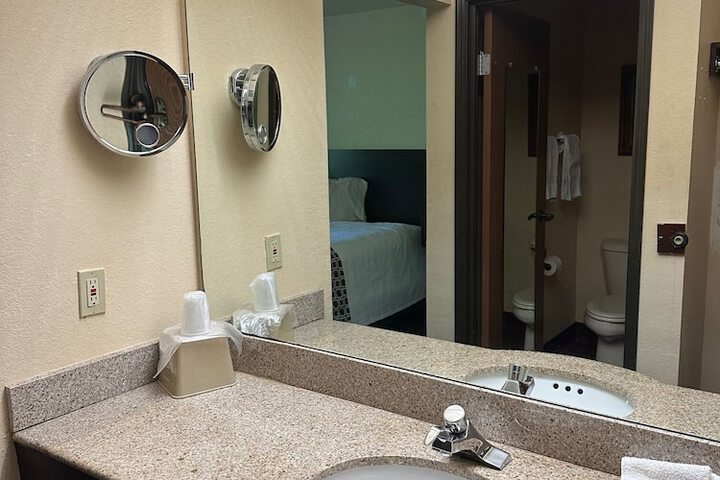Room 8 of 22