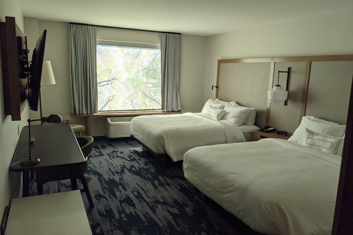 Room 25 of 33