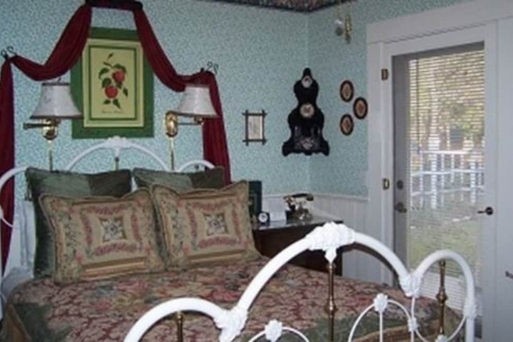 Room 33 of 52