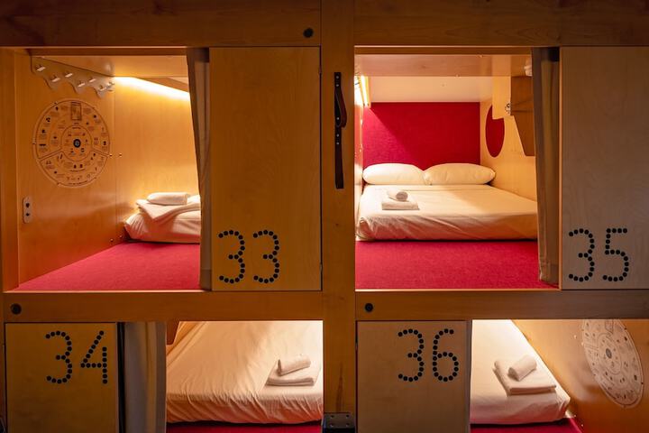 Room 17 of 65