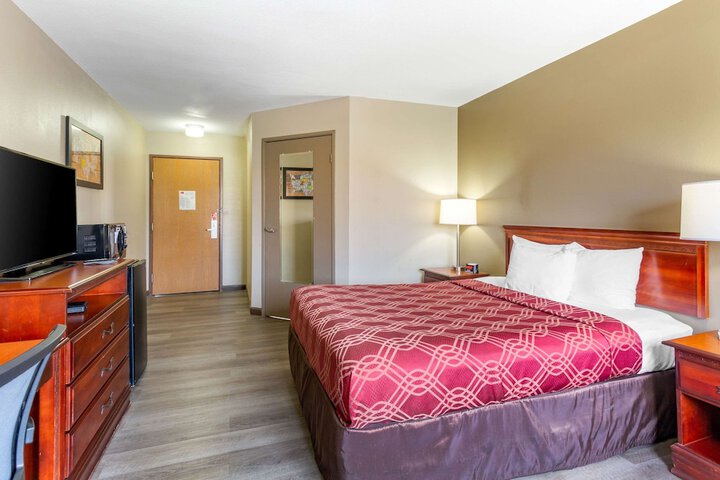 Econo Lodge Inn & Suites Dickson