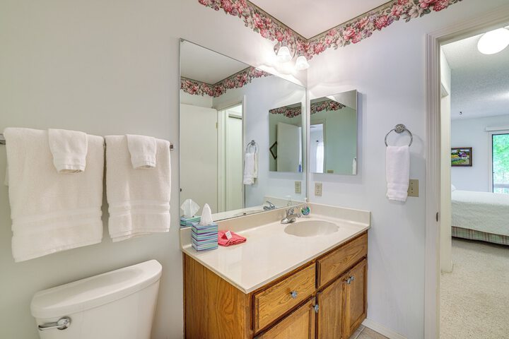 Bella Vista Townhome w / Deck Near Back 40 Trail!