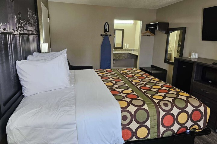 Room 14 of 15