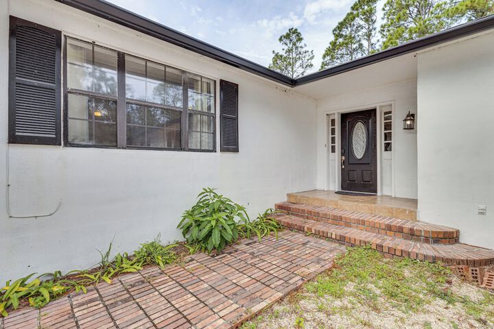 Steps to Beach: Carrabelle Family Home w / Patio!