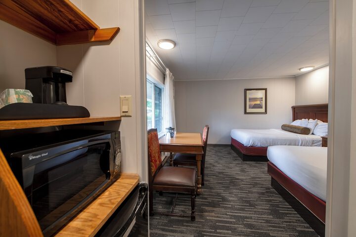 Scottys Lakeside Resort