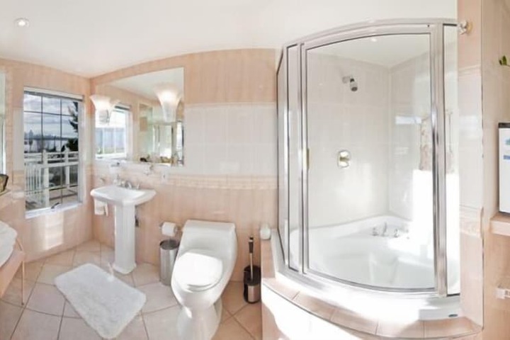 Ocean Breeze B & B