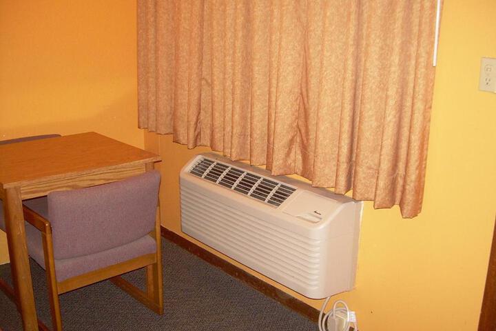 83 motel