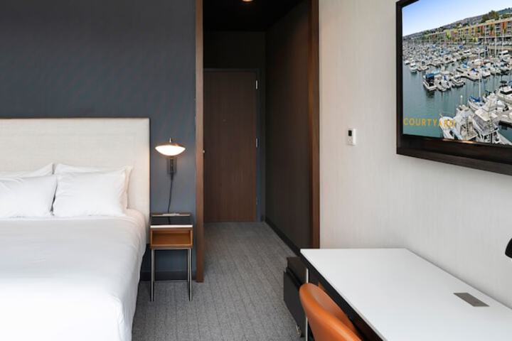 Room 13 of 38