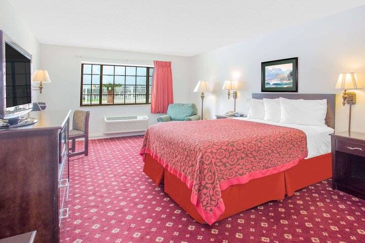Days Inn by Wyndham Lake Village