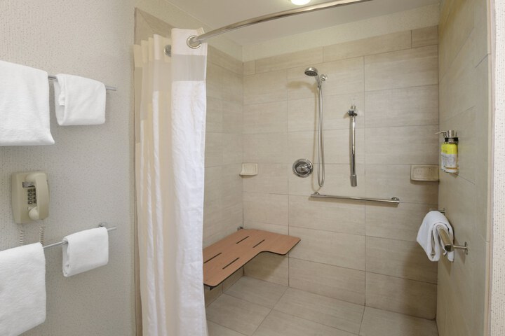 Holiday Inn Express Hotel & Suites Magnolia-Lake Columbia by IHG
