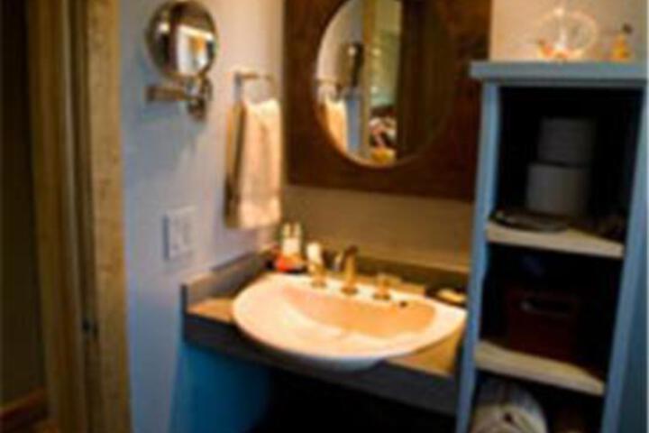 Pearlessence Vineyard Inn