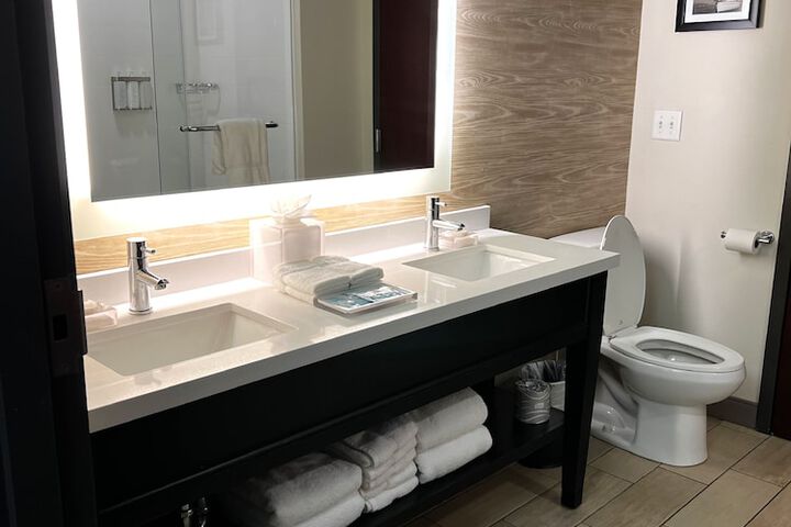Marina Bay Hotel & Suites an Ascend Collection Hotel