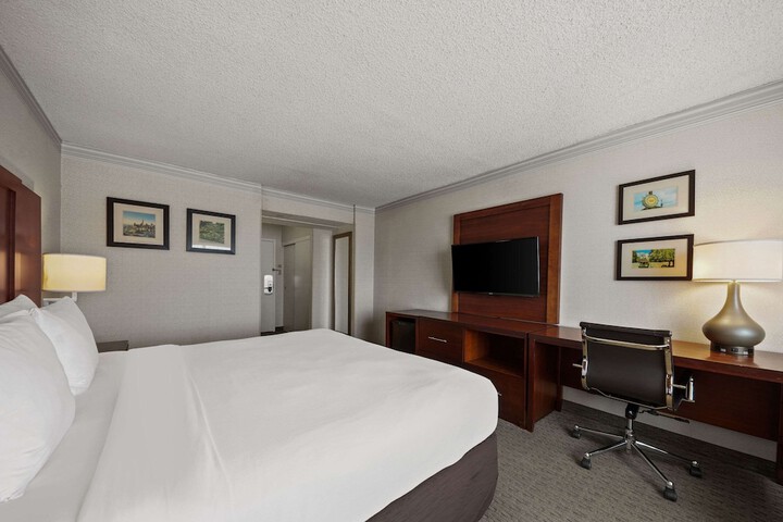 Room 53 of 77