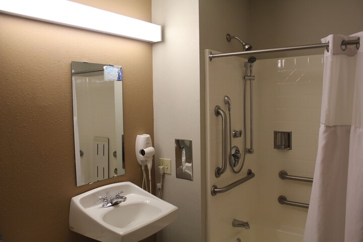 Room 10 of 42