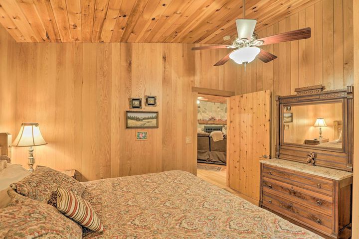 Fletcher Cabin: Wraparound Deck & Pond Access