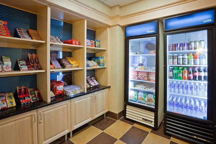 Hampton Inn & Suites Minot Airport