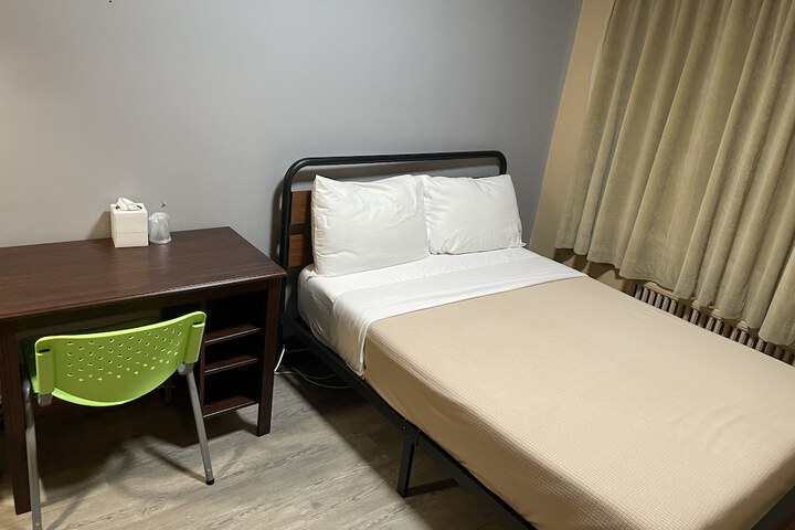Room 14 of 37