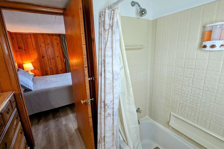 Room 28 of 140