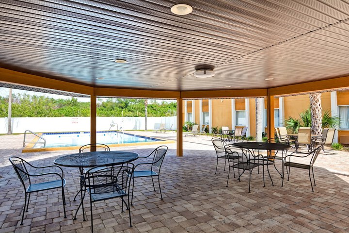 Pool 13 of 42