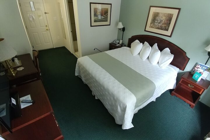 Room 16 of 18