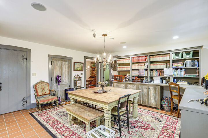 Spacious & Historic Cabin in New Haven w / Pond!
