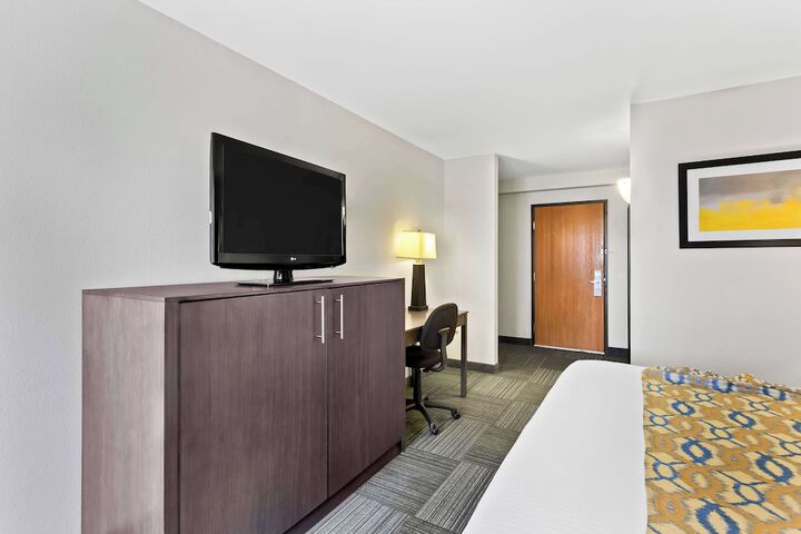 Room 4 of 36