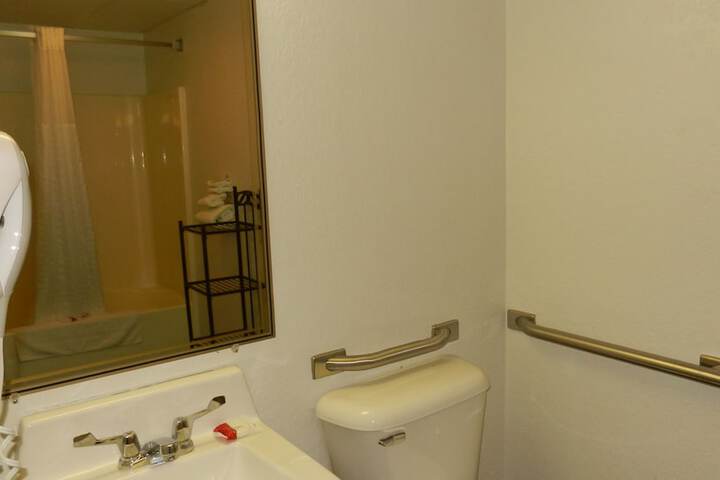 Room 3 of 46