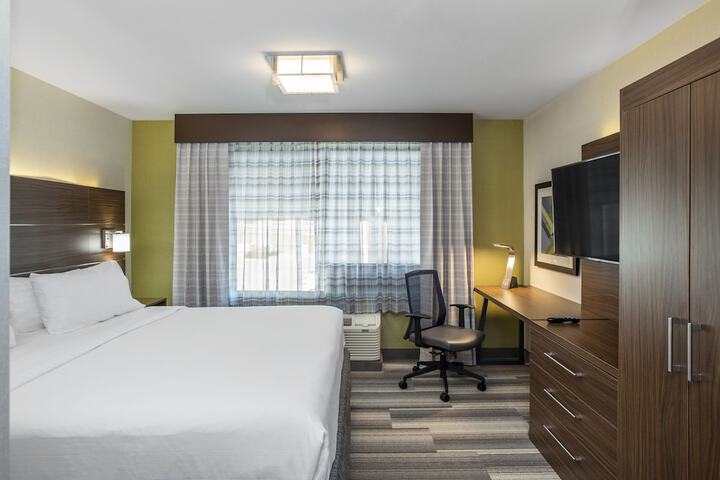 Room 76 of 348