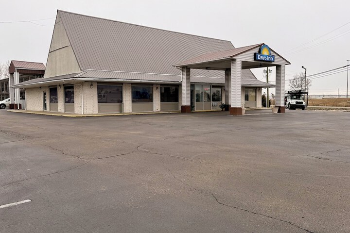 Days Inn by Wyndham Seymour