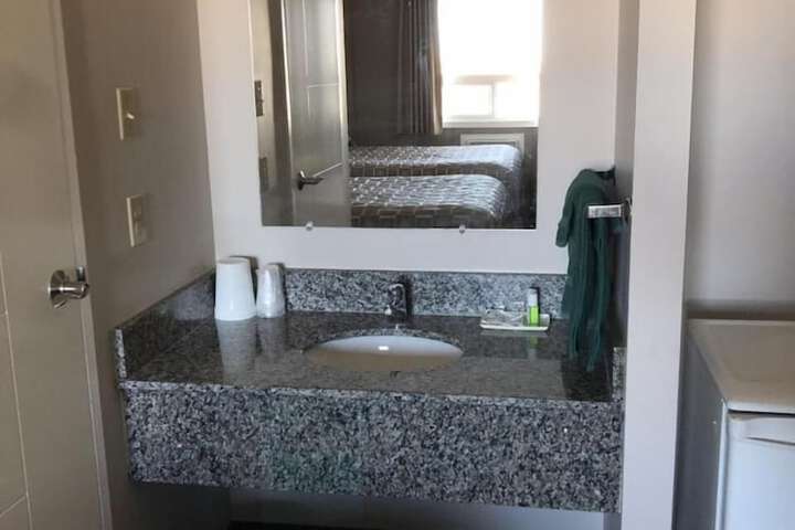 Room 10 of 19