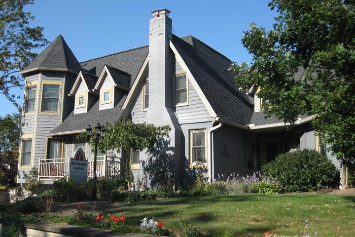 Riverside Gables Bed and Breakfast