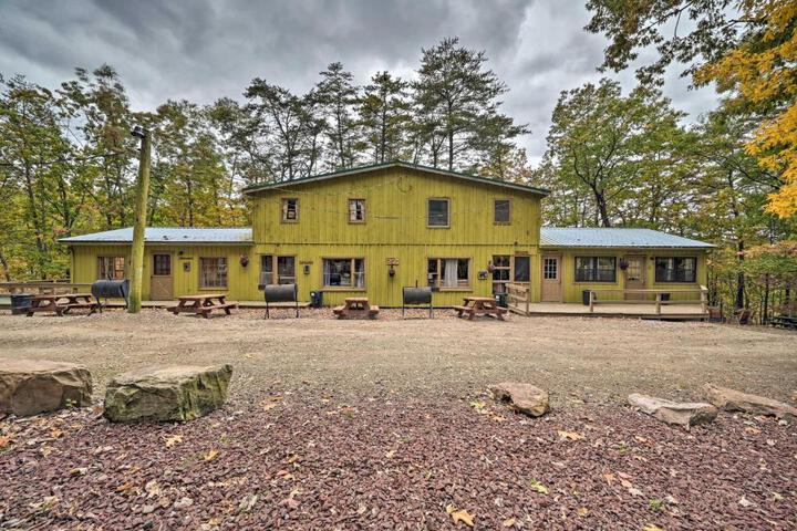 ‘John Wayne Apartment - Deck BBQ, Horses On-Site