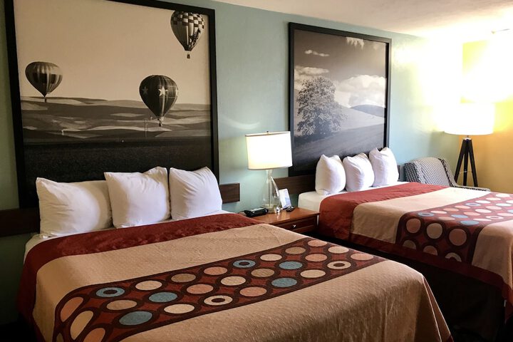 Room 10 of 42