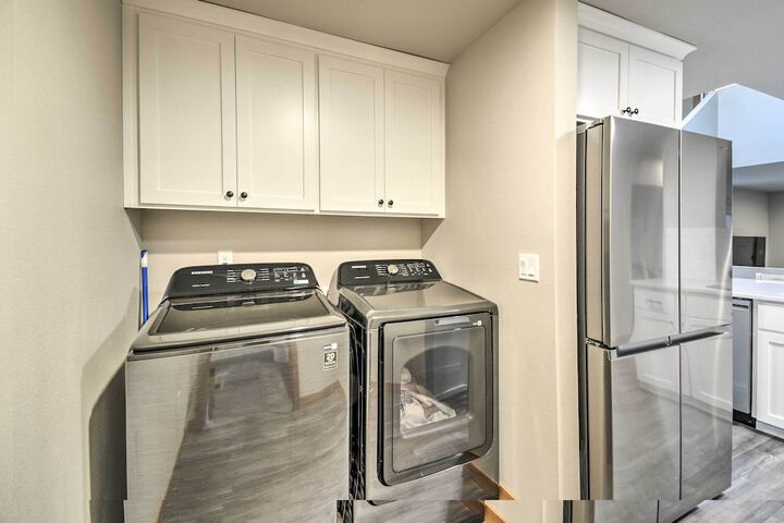 Luxurious Tacoma Retreat w / Quartz Countertops!