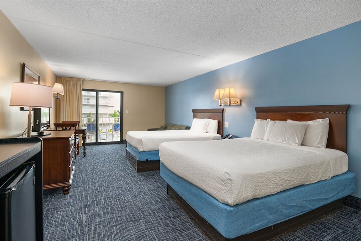 Coastal Palms Inn & Suites